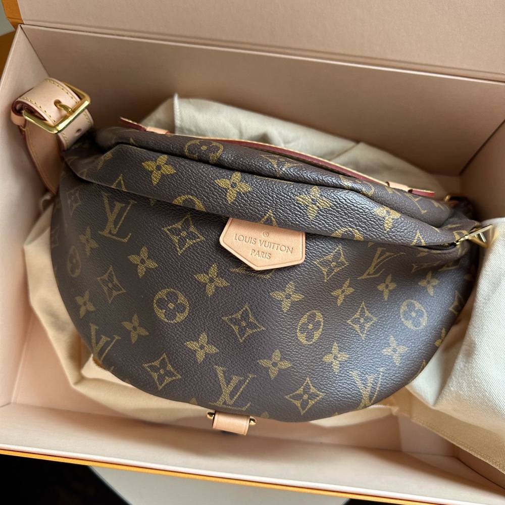 SOLD Louis Vuitton Excellent condition Bumbag in Monogram Full set Rarely used
